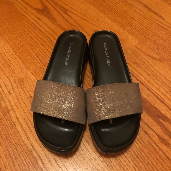 donald pliner fiji slide